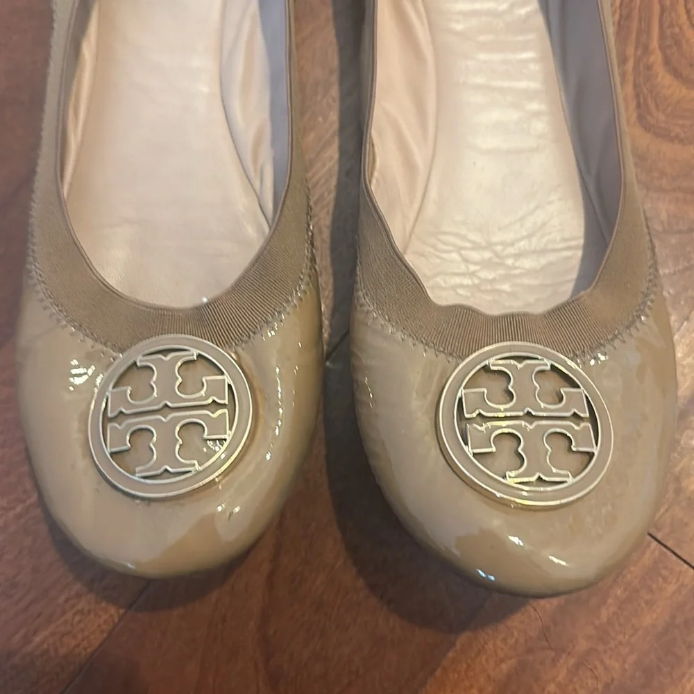 Tory Burch nude ballet flat - Picture 2 of 3
